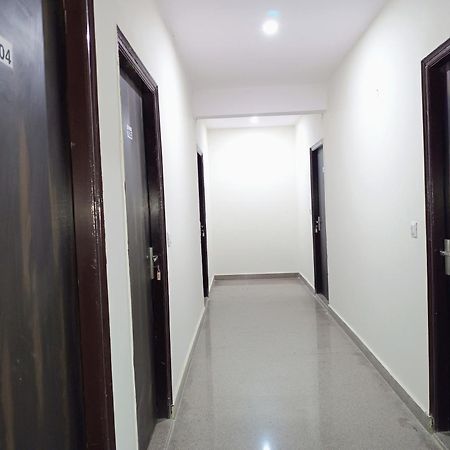 Hotel Krishna Tower Delhi Zewnętrze zdjęcie
