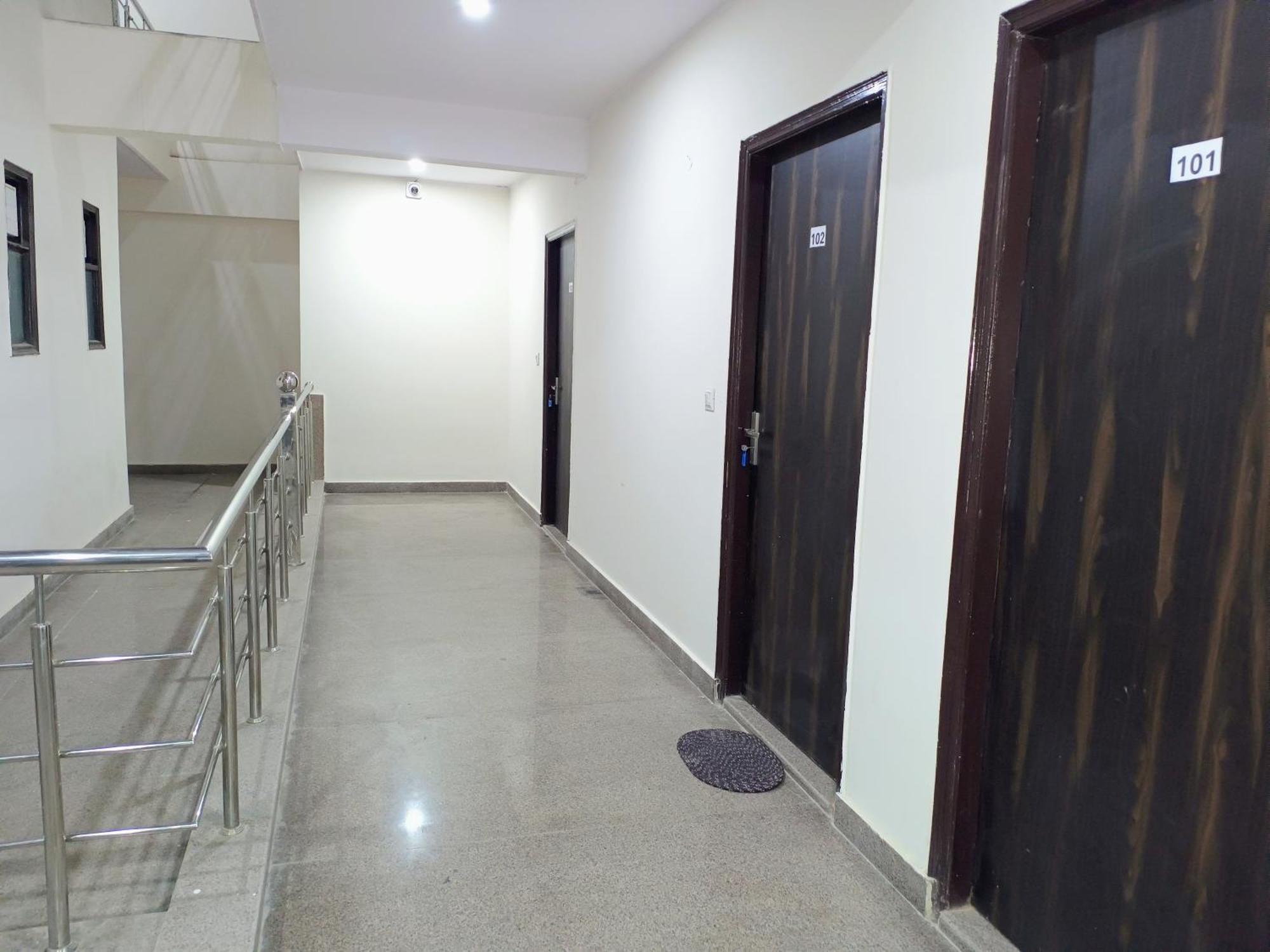 Hotel Krishna Tower Delhi Zewnętrze zdjęcie