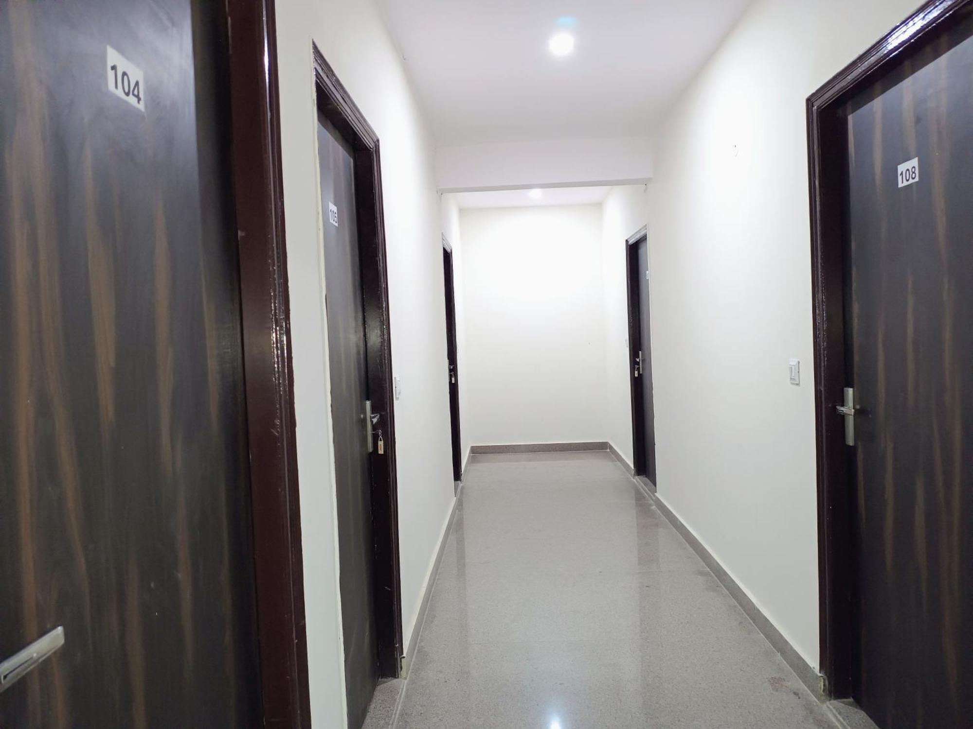 Hotel Krishna Tower Delhi Zewnętrze zdjęcie