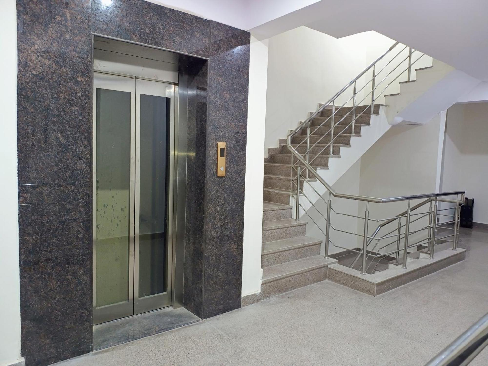 Hotel Krishna Tower Delhi Zewnętrze zdjęcie