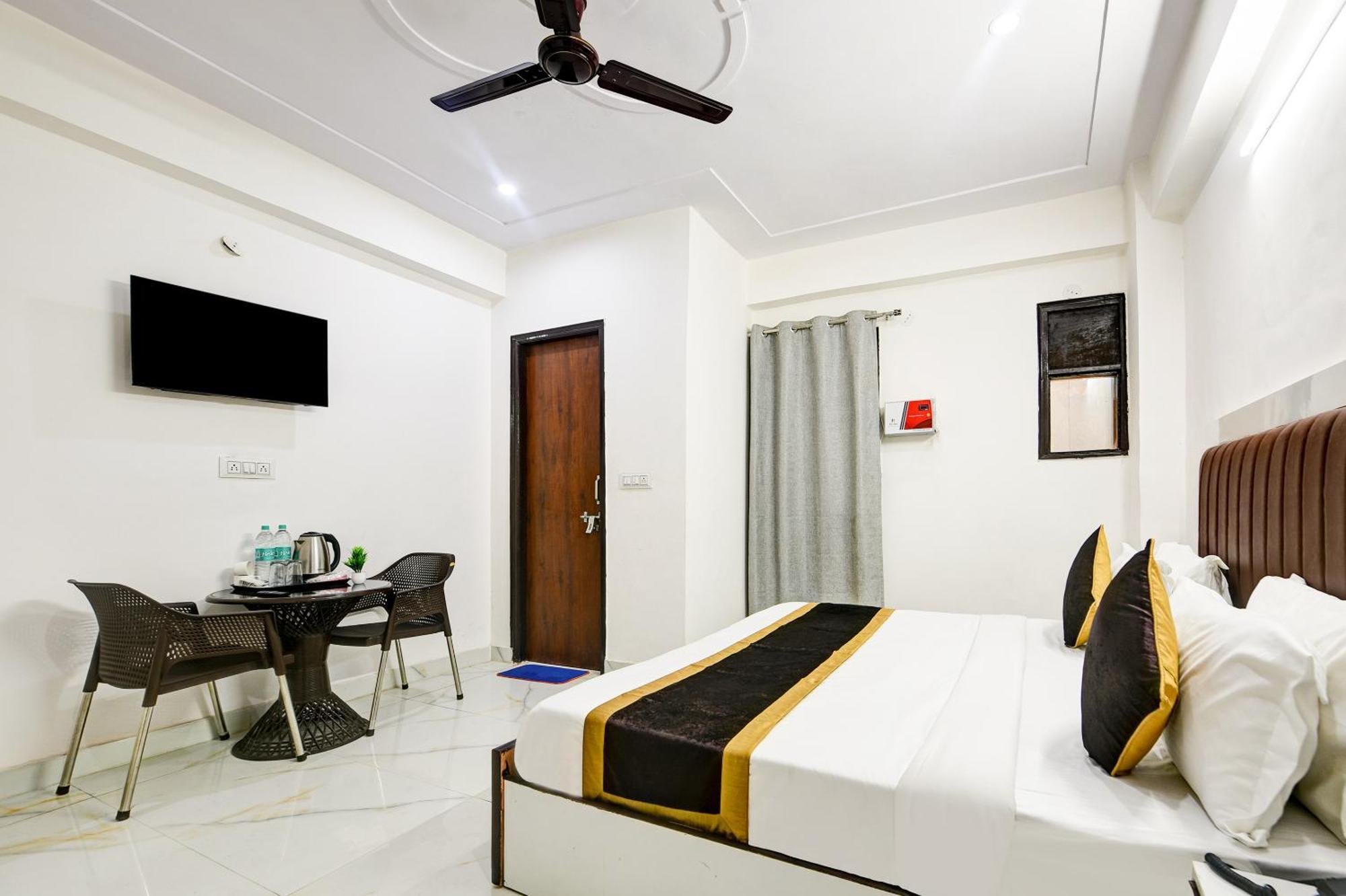Hotel Krishna Tower Delhi Zewnętrze zdjęcie