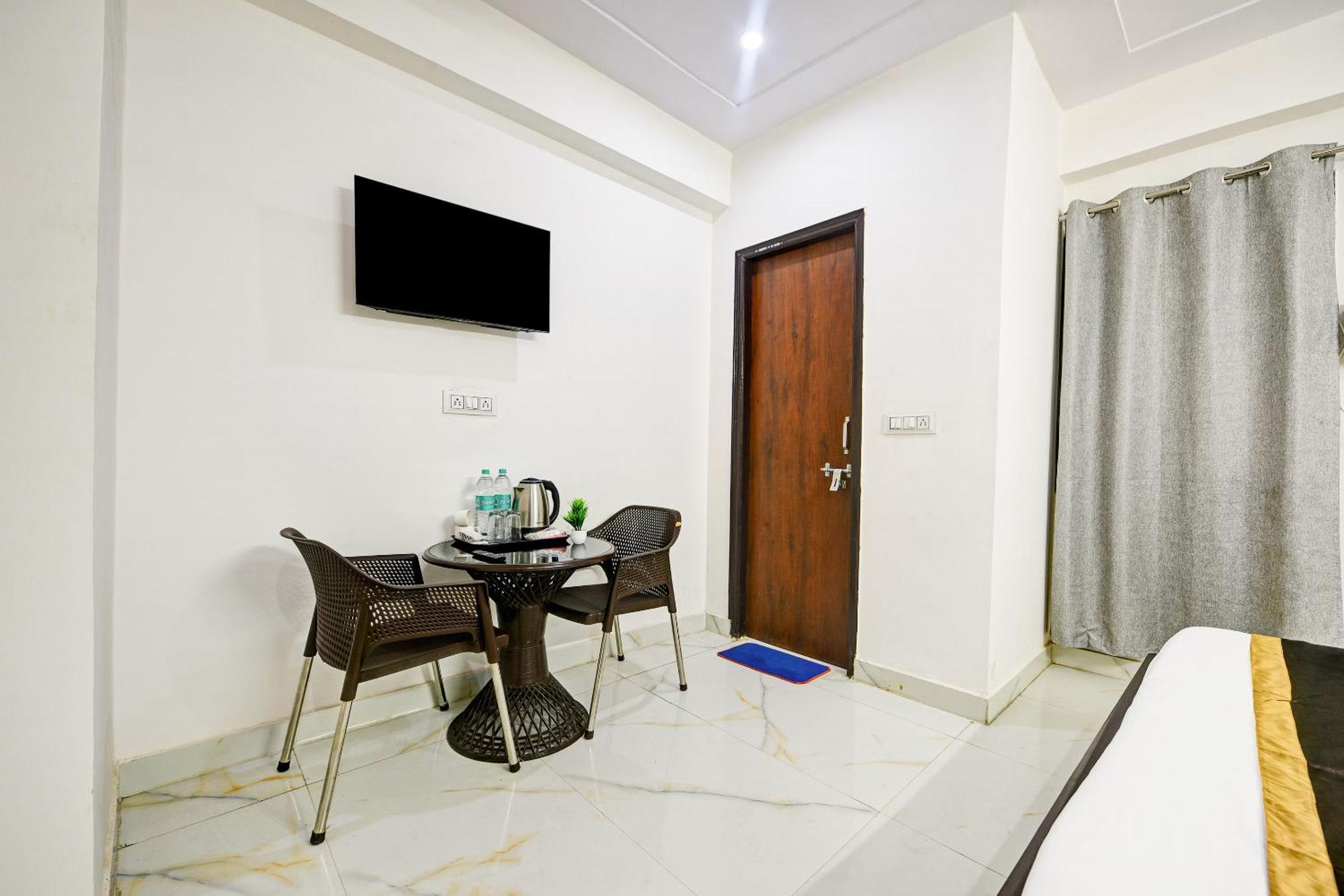 Hotel Krishna Tower Delhi Zewnętrze zdjęcie