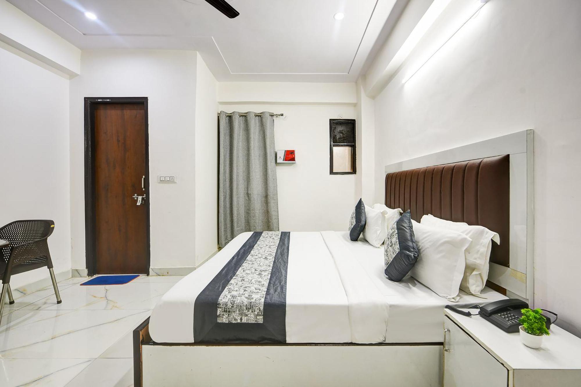 Hotel Krishna Tower Delhi Zewnętrze zdjęcie