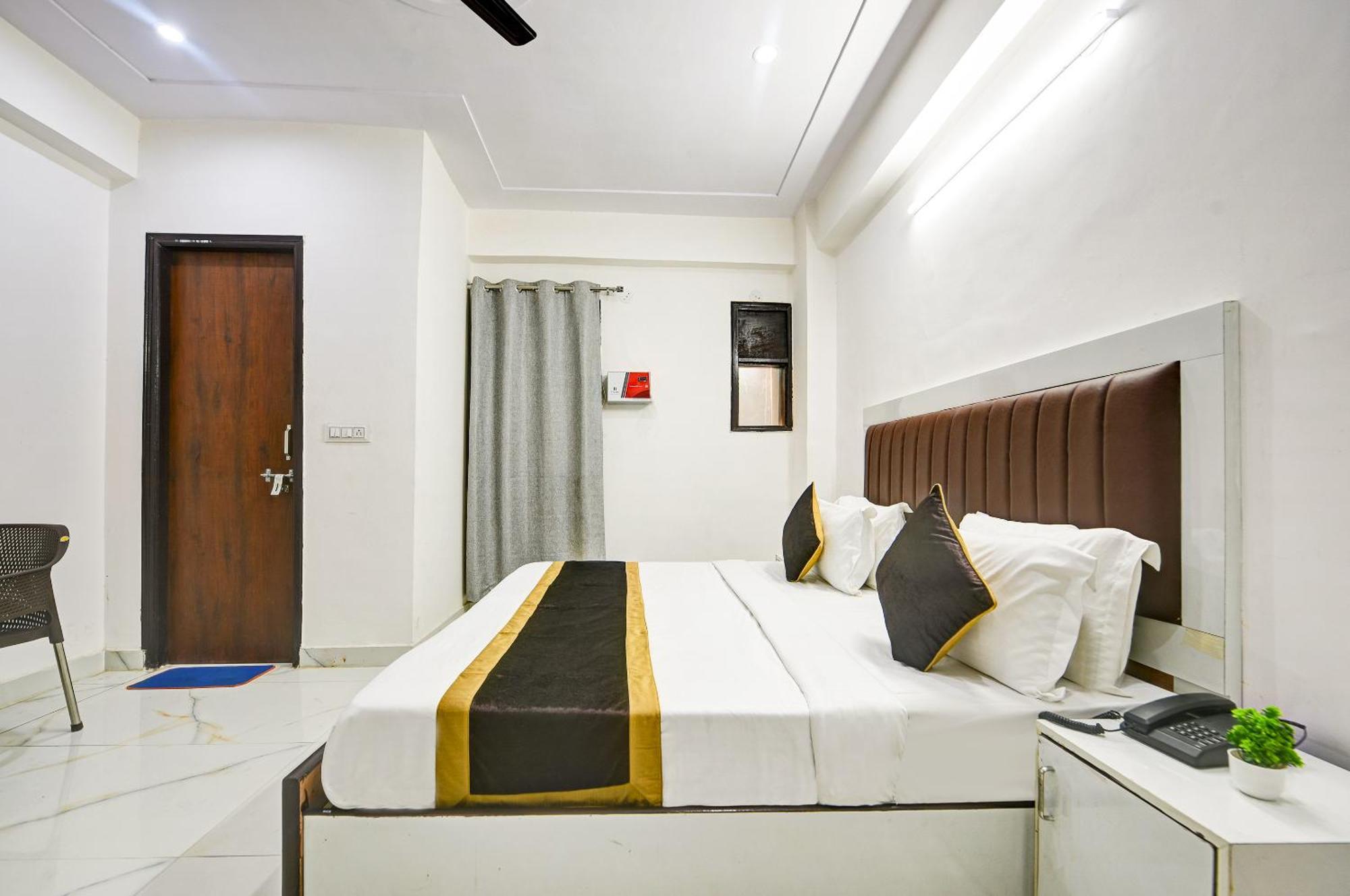 Hotel Krishna Tower Delhi Zewnętrze zdjęcie