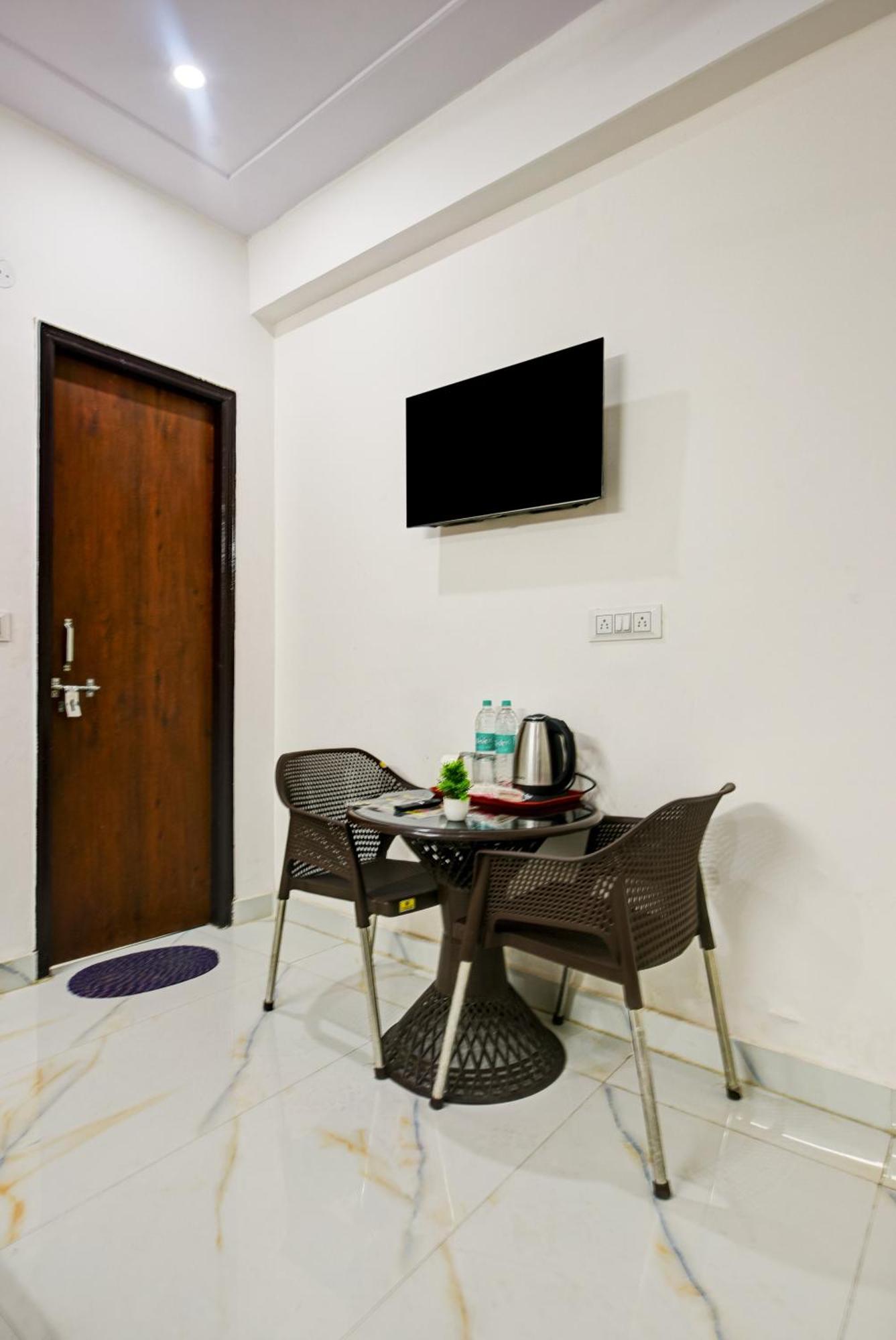 Hotel Krishna Tower Delhi Zewnętrze zdjęcie