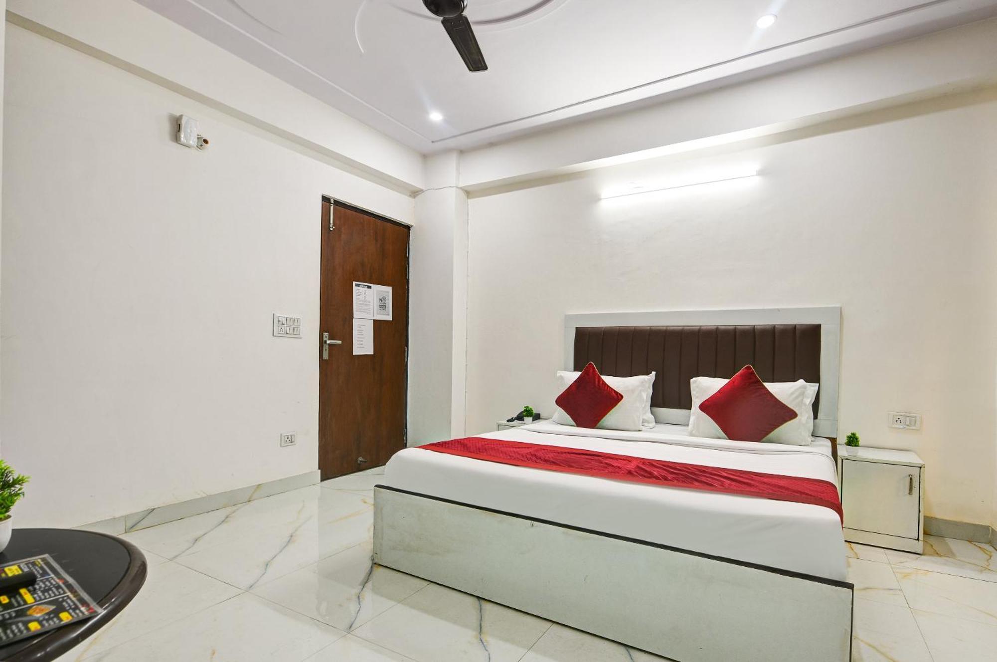 Hotel Krishna Tower Delhi Zewnętrze zdjęcie