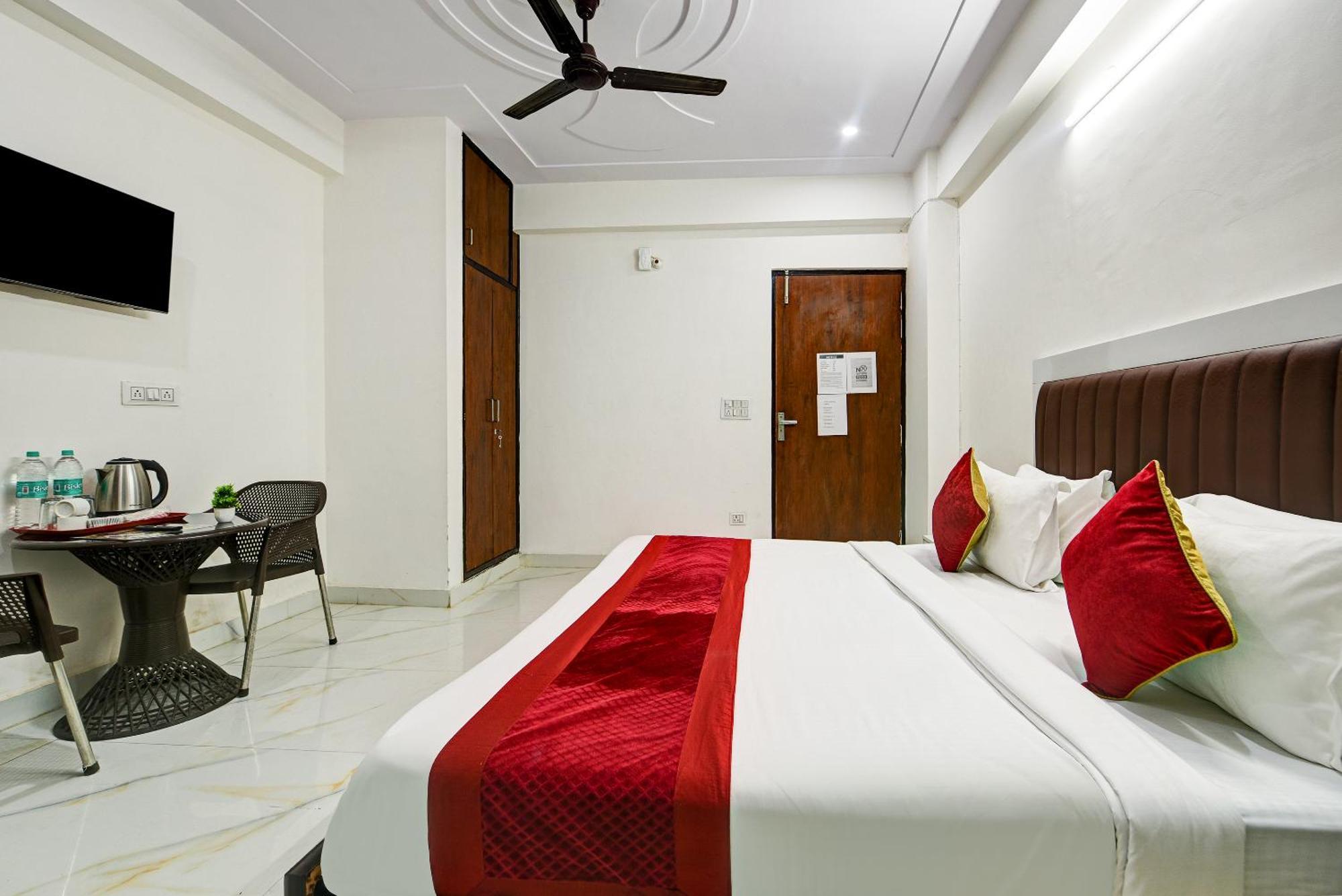 Hotel Krishna Tower Delhi Zewnętrze zdjęcie