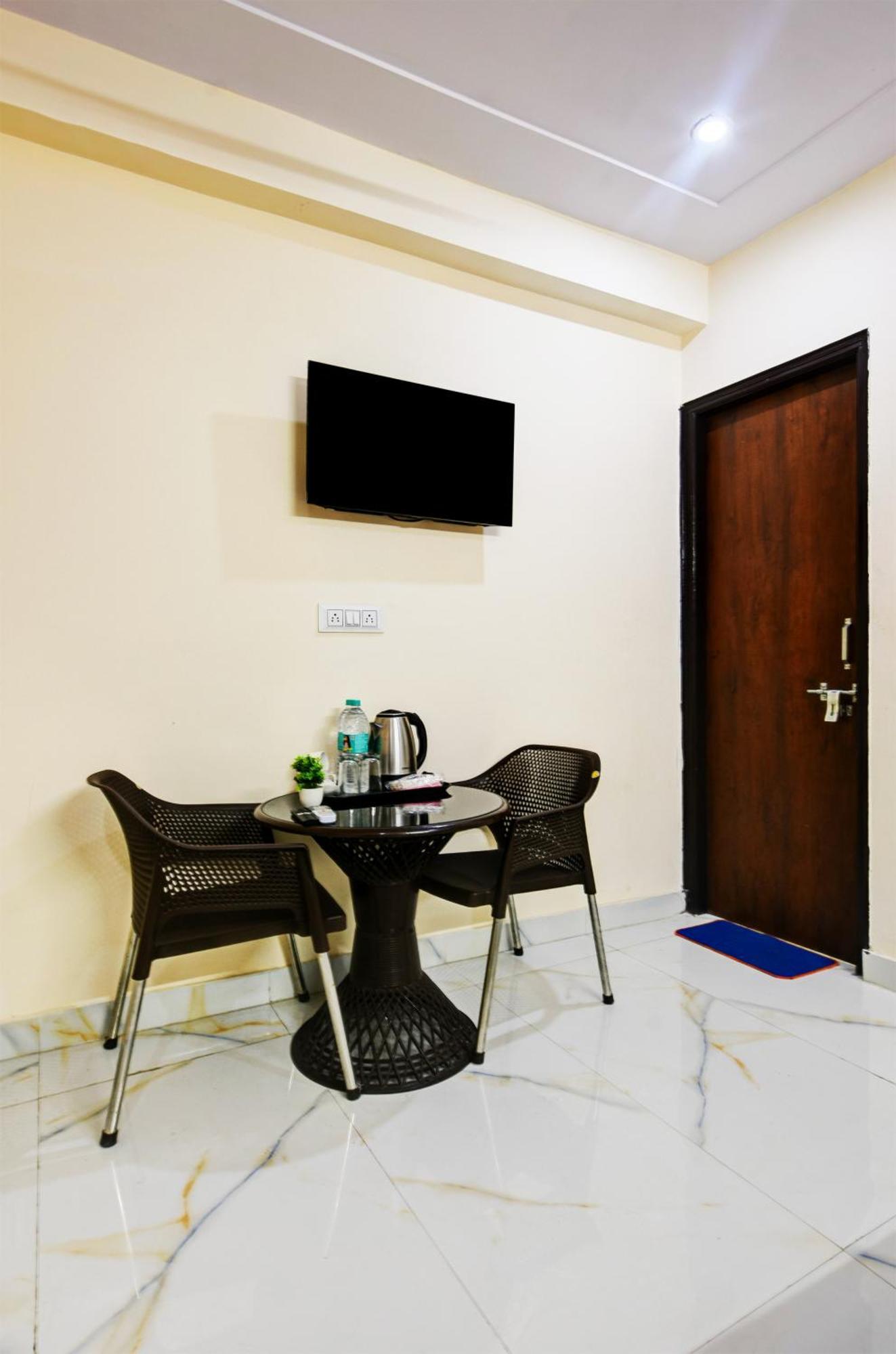 Hotel Krishna Tower Delhi Zewnętrze zdjęcie