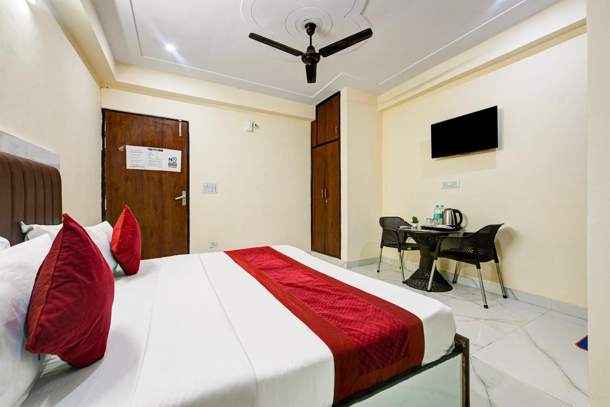 Hotel Krishna Tower Delhi Zewnętrze zdjęcie