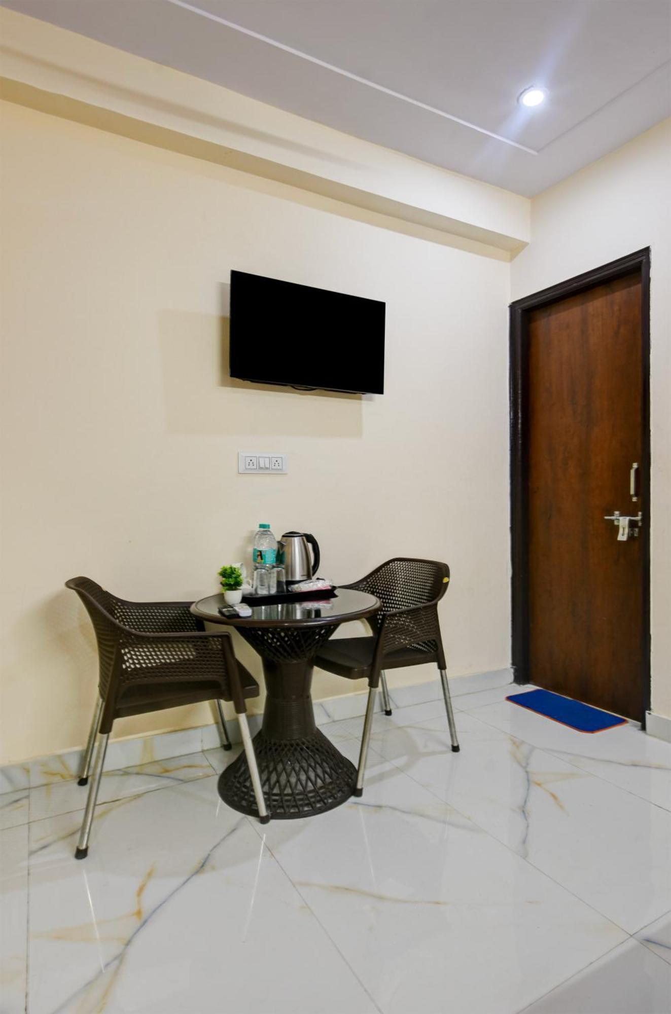 Hotel Krishna Tower Delhi Zewnętrze zdjęcie