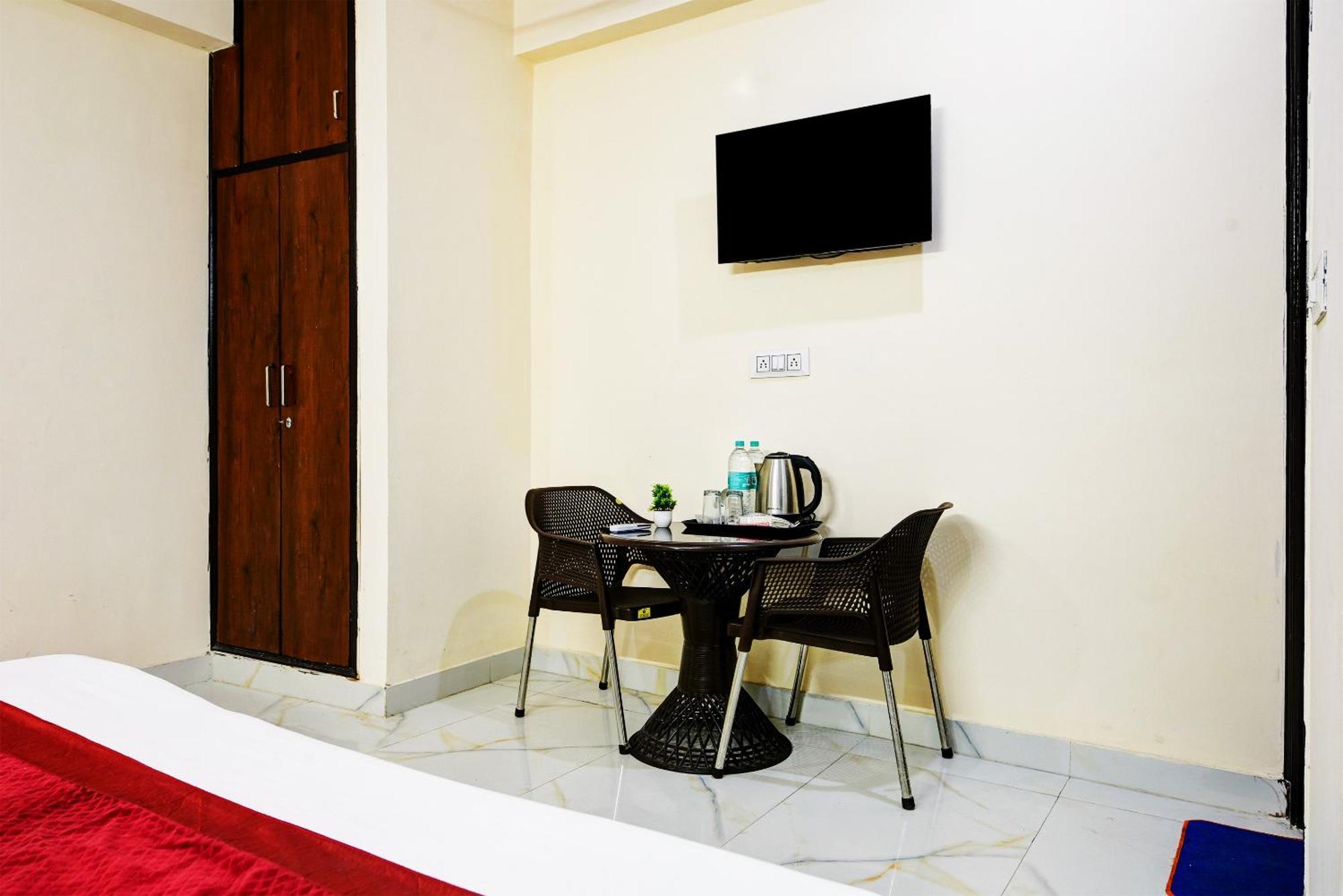 Hotel Krishna Tower Delhi Zewnętrze zdjęcie